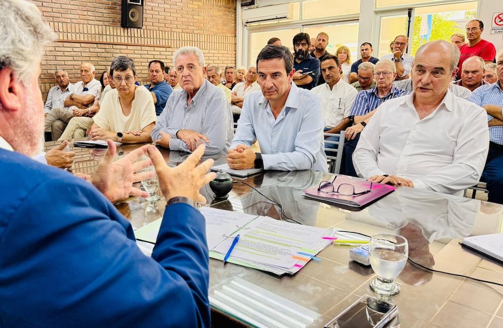 Productores integrados a Fecovita fueron a la Comisión de Derechos y Garantías de la Legislatura provincial a mostrar su preocupación por las falencias en el pedido de imputación que se realizó a los Directivos de la Cooperativa.