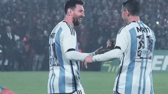 Lionel Messi se mostró feliz en la despedida de Maxi Rodriguez. / Gentileza.