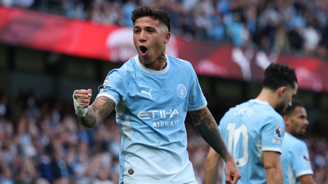 Con un tiro libre esquinado, Enzo Fernández anotó su primer tanto en el triunfo 5-3 de Manchester City.
