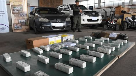 Los Andes | La cocaína y algunos delos vehículso secuestrados.  Orlado Pelichotti / Los Andes