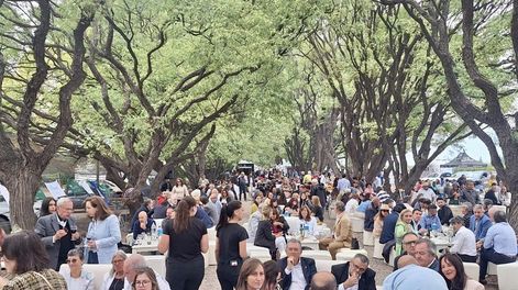 En la estación experimental del INTA, en Luján de Cuyo, se desarrolló la 14ª edición del Almuerzo de los Productores. Evento organizado por la Coviar que ya forma parte de los eventos de Vendimia.&nbsp;&nbsp;