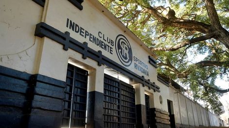 Club Sportivo Independiente RivadaviaEntrada estadio Bautista Gargantini.Incidentes entre hinchas dejaron el saldo de un muerto.