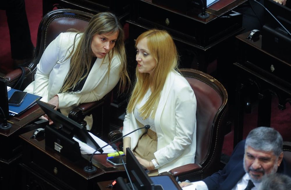 Los senadores kirchneristas Juliana Di Tullio, Anabel Fernández Sagasti y Jose Mayans pidieron una sesión especial para tratar la Ley Ómnibus. Foto Federico Lopez Claro