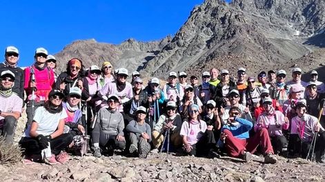 Los Andes | Mujeres con cáncer de mama o recuperadas de la enfermedad salieron en excursión el pasado viernes y llegaron el domingo al anochecer al Valle de las Lágrimas, donde ocurrió el “milagro de los Andes”. | Foto: gentileza