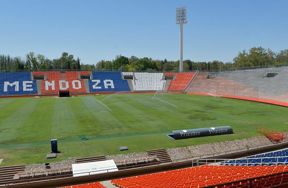 Estadio Malvinas Argentinas hace un mes, las condiciones no mejoraron. / Foto: Orlando Pelichotti