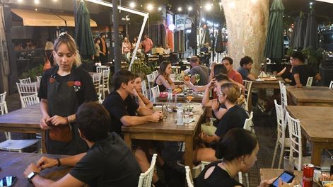 Los Andes | La golpiza que sufrió la joven mesera dejó atemorizadas a sus colegas, que buscan protección en sus compañeros varones. Afirman que ya no denuncian esos hechos. | Foto: José Gutiérrez / Los Andes