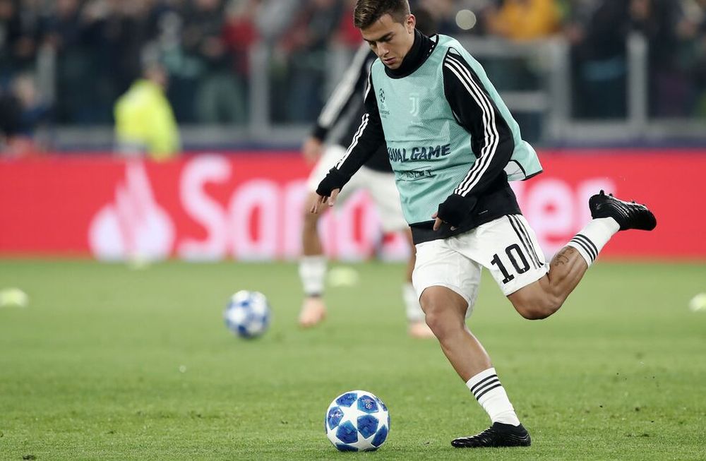 Dybala recibió un pelotazo en el calentamiento y se enojó con su compañero