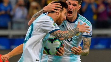 Lionel Messi y Rodrigo De Paul, dos fijas en el once titular de la Selección Argentina. / AFP