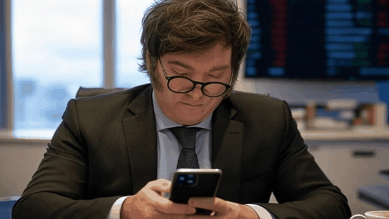 Una empresaria del sector lácteo difundió chats con Milei: de qué hablaron y qué le reclamó