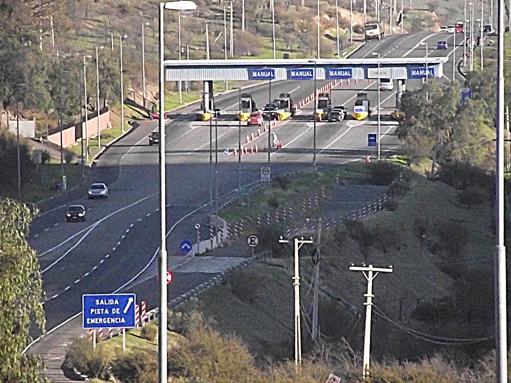 El robo se produjo esta mañana cerca de las 6. 15, luego de que el colectivo pasara la ciudad de Los Andes y llegara al peaje de la cuesta de Chacabuco, camino a Polpaico.................