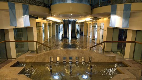 El proyecto en Galería Piazza contempla cuatro locales y tendrá una estética de un espacio al aire libre, con comida de autor, un sector de coworking y una sala de cata de café. / Foto: Orlando Pelichotti / Los Andes