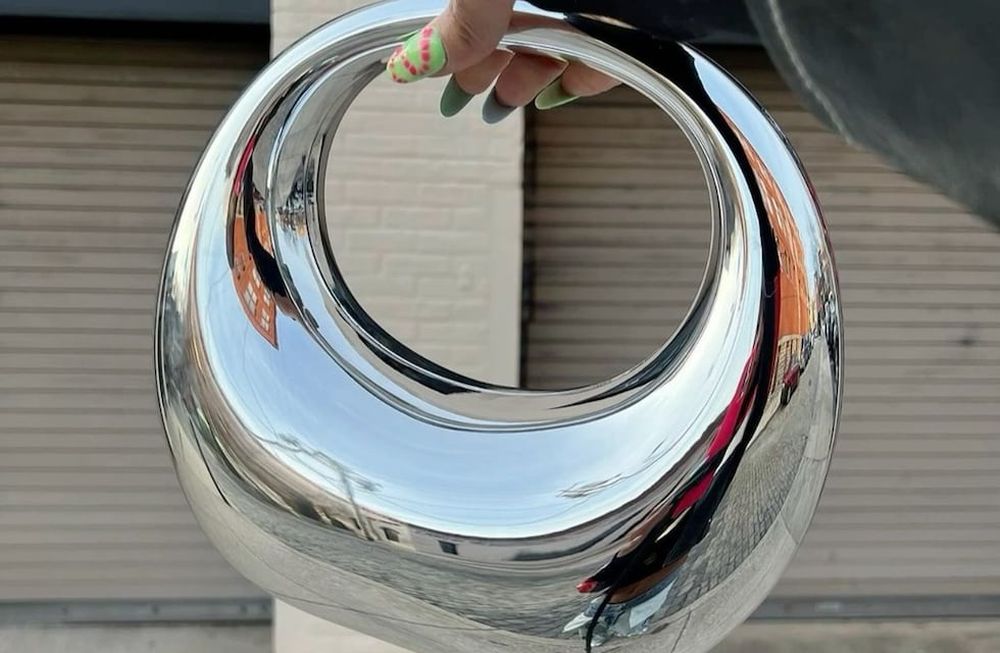 El accesorio tendencia para esta primavera 2024: se usa en Europa y ya llegó a la Argentina en miles de versiones.