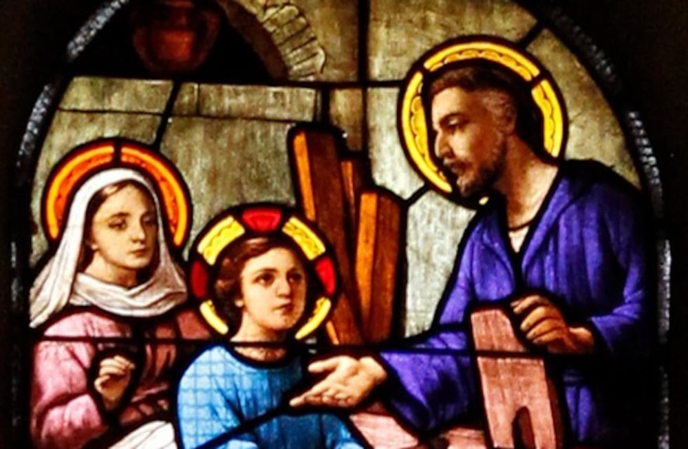El niño iba creciendo y fortaleciéndose, se llenaba de sabiduría y la gracia de Dios estaba con él..