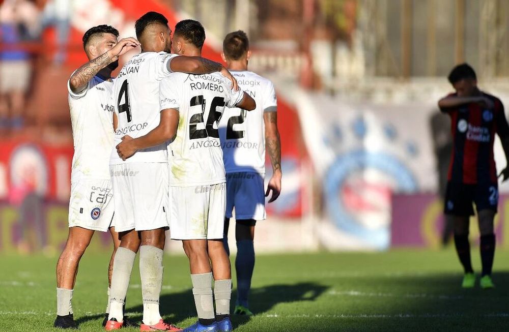 Copa de la Superliga: Argentinos golpeó primero y le ganó a San Lorenzo en la ida
