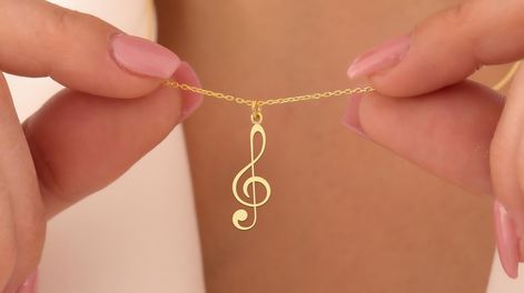 Adiós cadenitas finitas: los 3 modelos de accesorios que las reemplazan este verano 2026