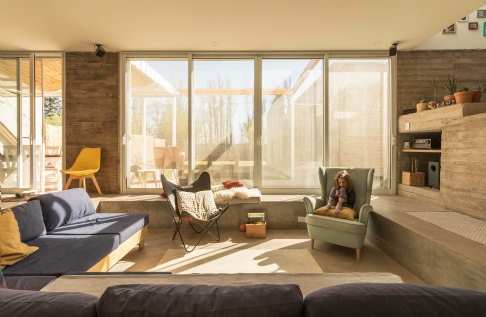 La tendencia de habitar una casa que aún no está terminada