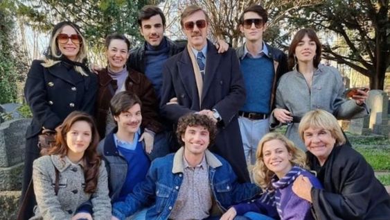 Parte del elenco de ATAV 2.