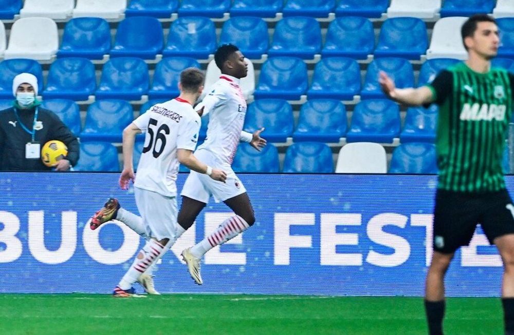 Rafael Leao dio la última puntada al gol más rápido de la Serie A, hoy frente al Sassuolo. Hakan Çalhanoğlu sacó del medio habilitó a abrió la pelota para el portugués, quien definió.