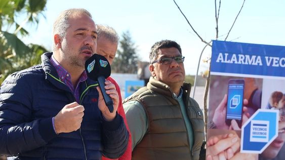 Maipú continúa con la colocación de alarmas vecinales en diferentes barrios