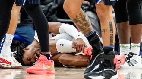 Los Andes | El base de los Detroit Pistons, Jaden Ivey, siente dolor en el suelo debido a una lesión a principios del último cuarto contra los Orlando Magic en el Little Caesars Arena en Detroit el miércoles 1 de enero de 2025.Junfu Han, Detroit Free Press