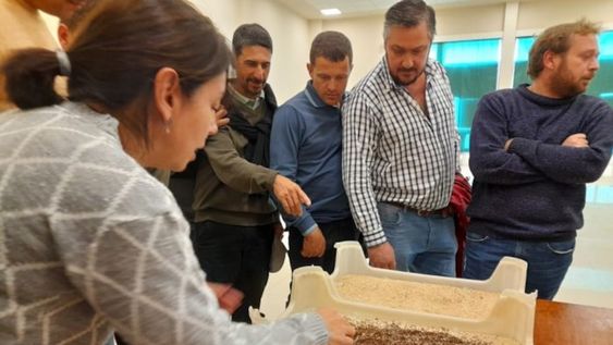 Productores de cítricos de Entre Ríos visitaron la bioplanta del Iscamen. Se acordaron ensayos con material biológico desarrollado en Mendoza. Foto: Gentileza