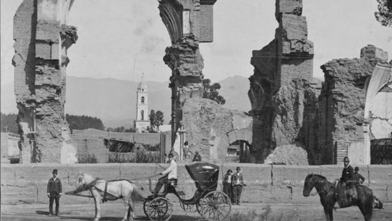 Una imagen de la iglesia de San Francisco, en la Cuarta Sección de Ciudad, en los días posteriores al terremoto del 20 de marzo de 1861. El templo quedó completamente destruido.