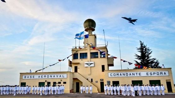 La Comisión de Estudios del Fenómeno OVNI en Argentina asegura haber recibido información de que cuatro OVNIS sobrevolaron la base militar.