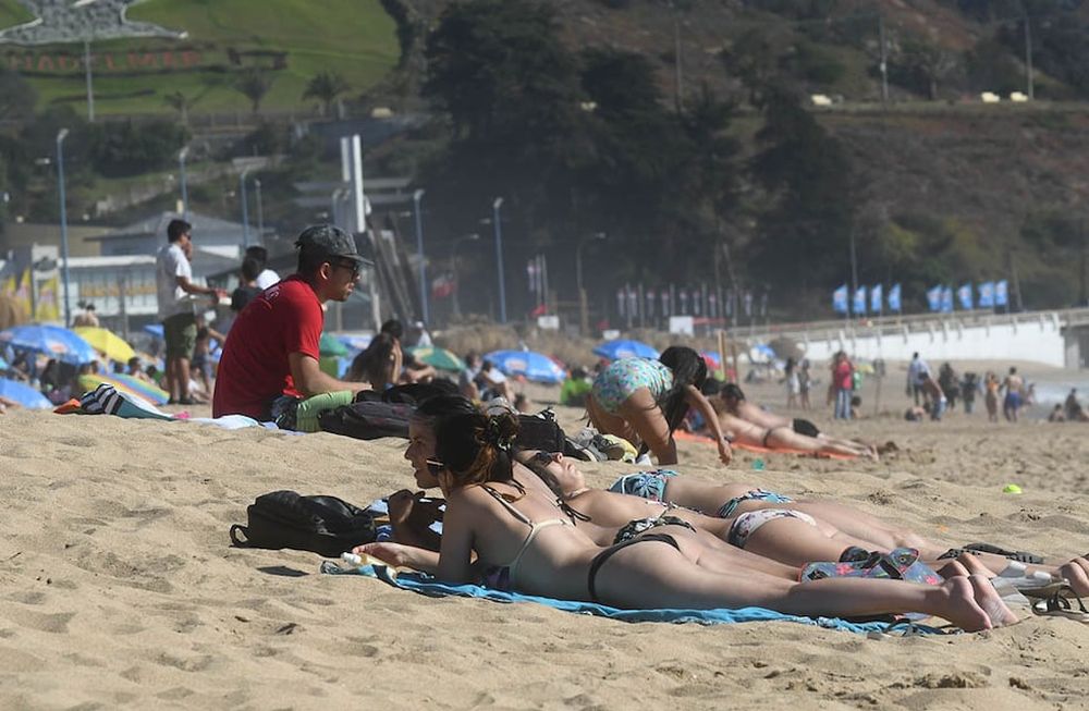A la devaluación del peso argentino se le suman gastos por protocolos sanitarios, por los que Chile exige PCR. A una familia tipo estos test le cuestan $90.000. Foto: José Gutiérrez / archivo Los Andes