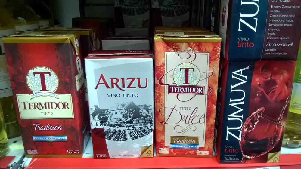 El reciclaje convierte cajas de vino en un truco clave para mejorar la organización del hogar.