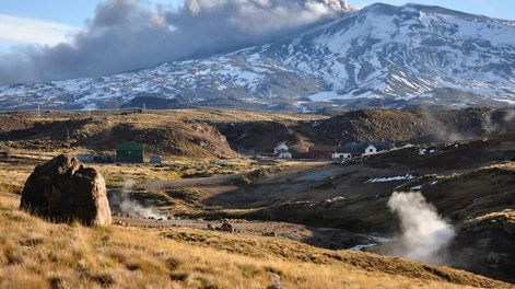 Chile dispuso alerta amarilla por el volcán Copahue, ubicado en el límite con Neuquén