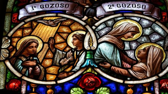 Detalle del vitral del Camarín de la Virgen de María Auxiliadora de Rodeo del Medio en Maipú, realizado por el artista español Antonio Estruch. | Foto: Orlando Pelichotti / Los Andes