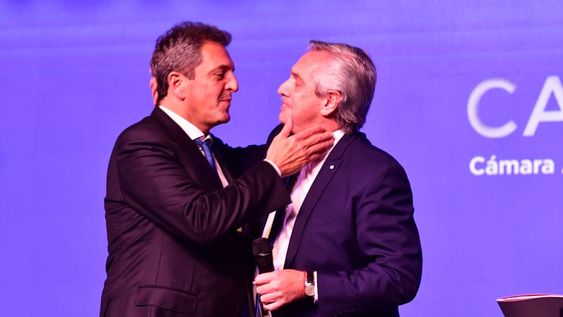 Alberto Fernández dijo que Sergio Massa será el próximo presidente argentino durante la Convención Anual de la Cámara Argentina de la Construcción, en La Rural. Foto: Clarín