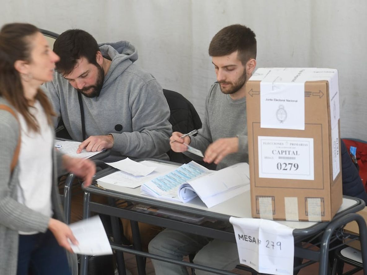 Cómo es el día de una autoridad de mesa - Por Facundo Velázquez