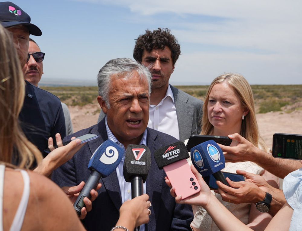 El gobernador Alfredo Cornejo analizó el avance de los proyectos mineros en la Legislatura. 