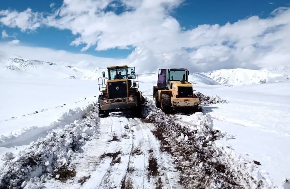 Continúan los trabajos de despeje en la Laguna del Diamante - Gentileza
