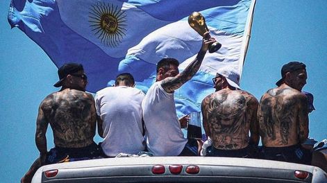 Los Andes | El seleccionado argentino no pudo llegar al Obelisco por la cantidad de gente que se volcó a las calles.