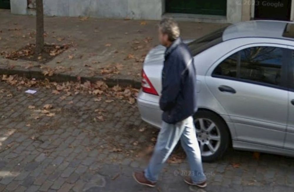 Ese de la foto es mi viejo, que falleció hace casi nueve años, agregó @matiasoberlin (captura)
