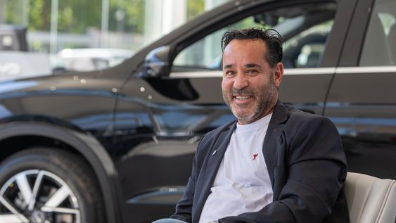 Adrián Yacopini apuesta por la electromovilidad.