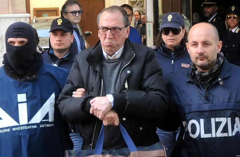 Considerado jefe de jefes de Costa Nostra, la mafia de Sicilia, el criminal más buscado del país, huido de la justicia desde hace 30 años, Matteo Messina Denaro, fue arrestado por los Carabineros el pasado enero de 2023.