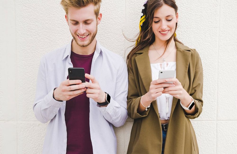 Cómo cambiar la ubicación en Facebook Parejas