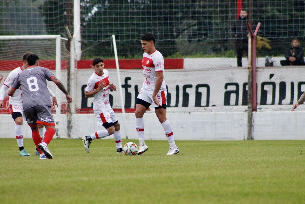 Por la 13° fecha de la zona B del Torneo Federal A, Huracán Las Heras perdió en su visita a Costa Brava de La Pampa por 1-0.&nbsp;