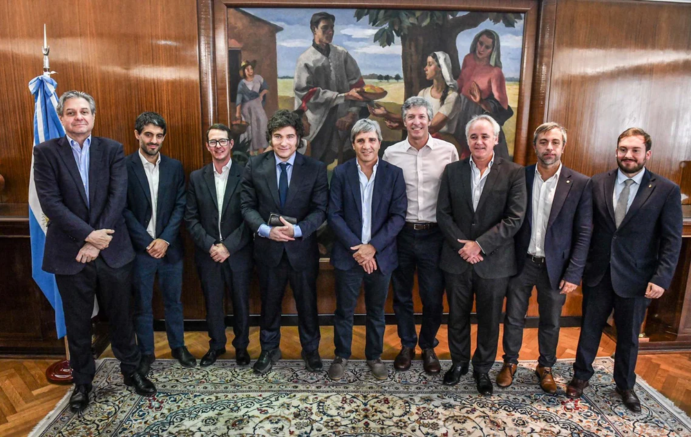 El Gobierno anunció que el 2025 terminó con superávit fiscal