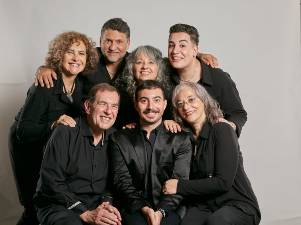 El elenco de periodistas presenta:&nbsp;Cotillón, cuando Tinder no funciona.