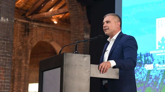 Diego Costarelli, intendente de Godoy Cruz, durante el discurso en Bodegas de Argentina.