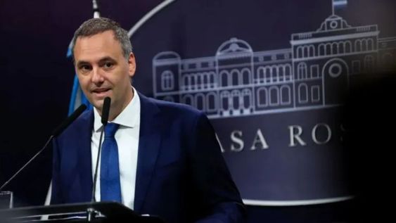 Manuel Adorni, investigado por adquisición de inmuebles no incluídos en su declaración jurada y viajes al exterior.