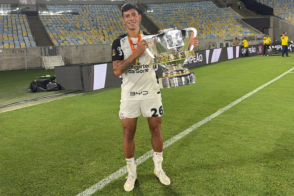 El lateral mendocino Fabrizio Angileri se coron&oacute; campe&oacute;n de la Copa de Brasil con Corinthians.