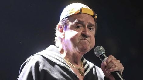 En redes sociales, ha surgido el debate entre los usuarios sobre si Carlos Villagrán ya debería dejar de interpretar a Quico. Foto: Web