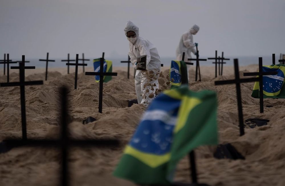 De acuerdo al último balance del Ministerio de Salud, 1.322 personas murieron en las últimas 24 horas, elevando la cifra de decesos a 76.688.