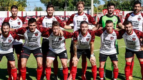 Denunciaron que no los protegieron de los hinchas y fueron agredidos.