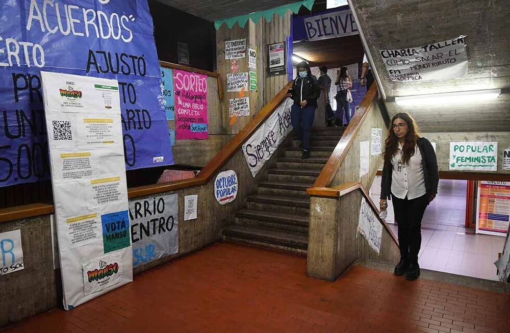 Facultad de Ciencias Políticas y Sociales de la U N Cuyo, donde hubo elecciones en una fuerte pelea por el decanatoFoto: José Gutierrez / Los Andes
